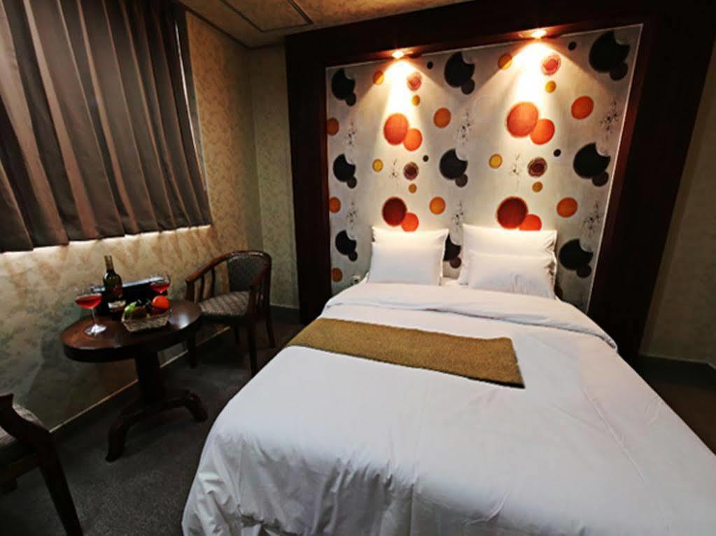 Uijeongbu Tourist Hotel Exteriör bild
